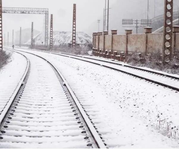 冬天已到，雨雪天氣增多，應該怎么做才能防止凈化板發(fā)潮？